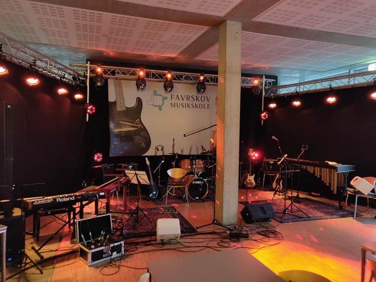 Stort lys setup til koncert. Sløjfen, Hadsten