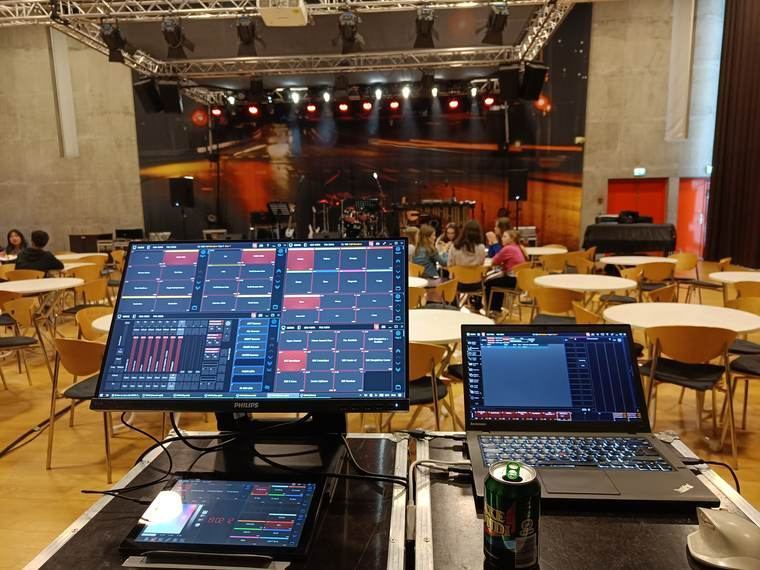 Stort lys setup til koncert. Sløjfen, Hadsten